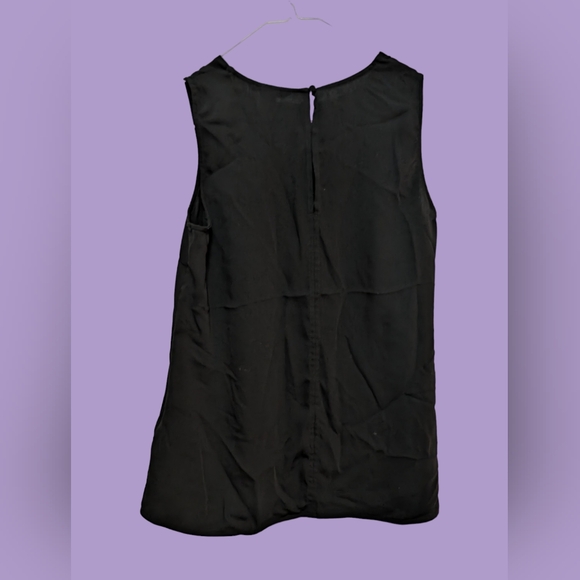 H&M Modern Classic V Neck Lace Detail Sleeveless Blouse, Size 4 - Picture 2 of 3